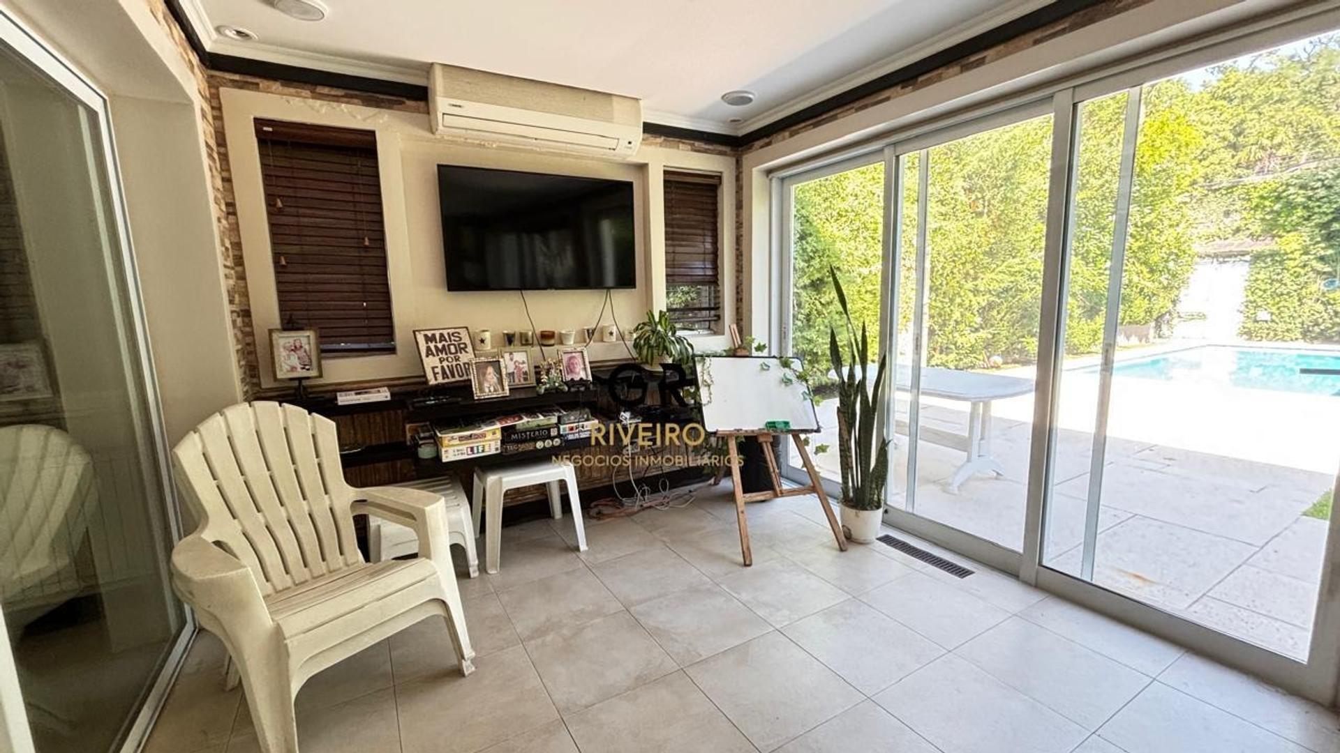 VENTA CASA 5 AMBIENTES BARRANCAS DE GUIDO