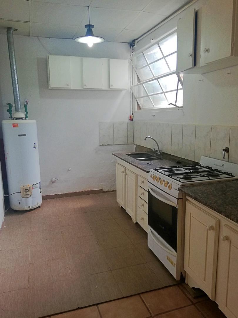 Casa 4 ambientes con 1 baño