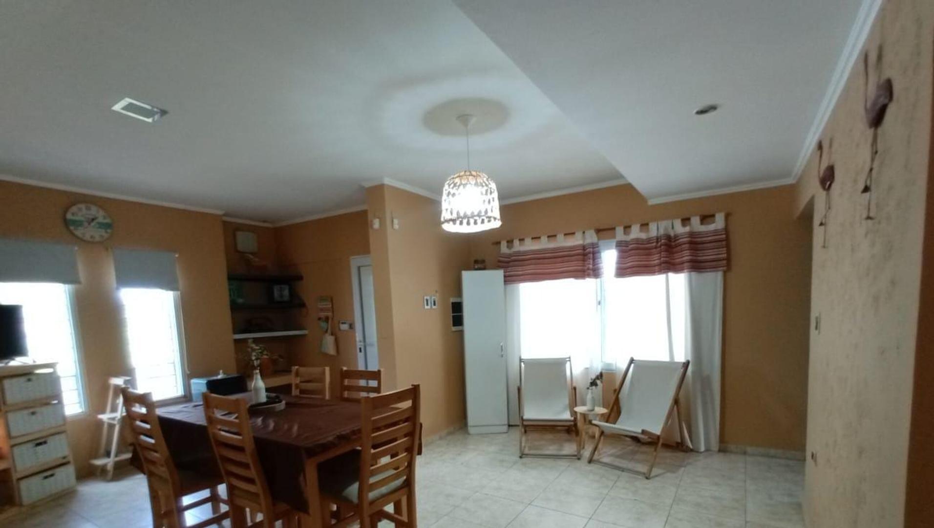 Casa 4 ambientes con 2 baños