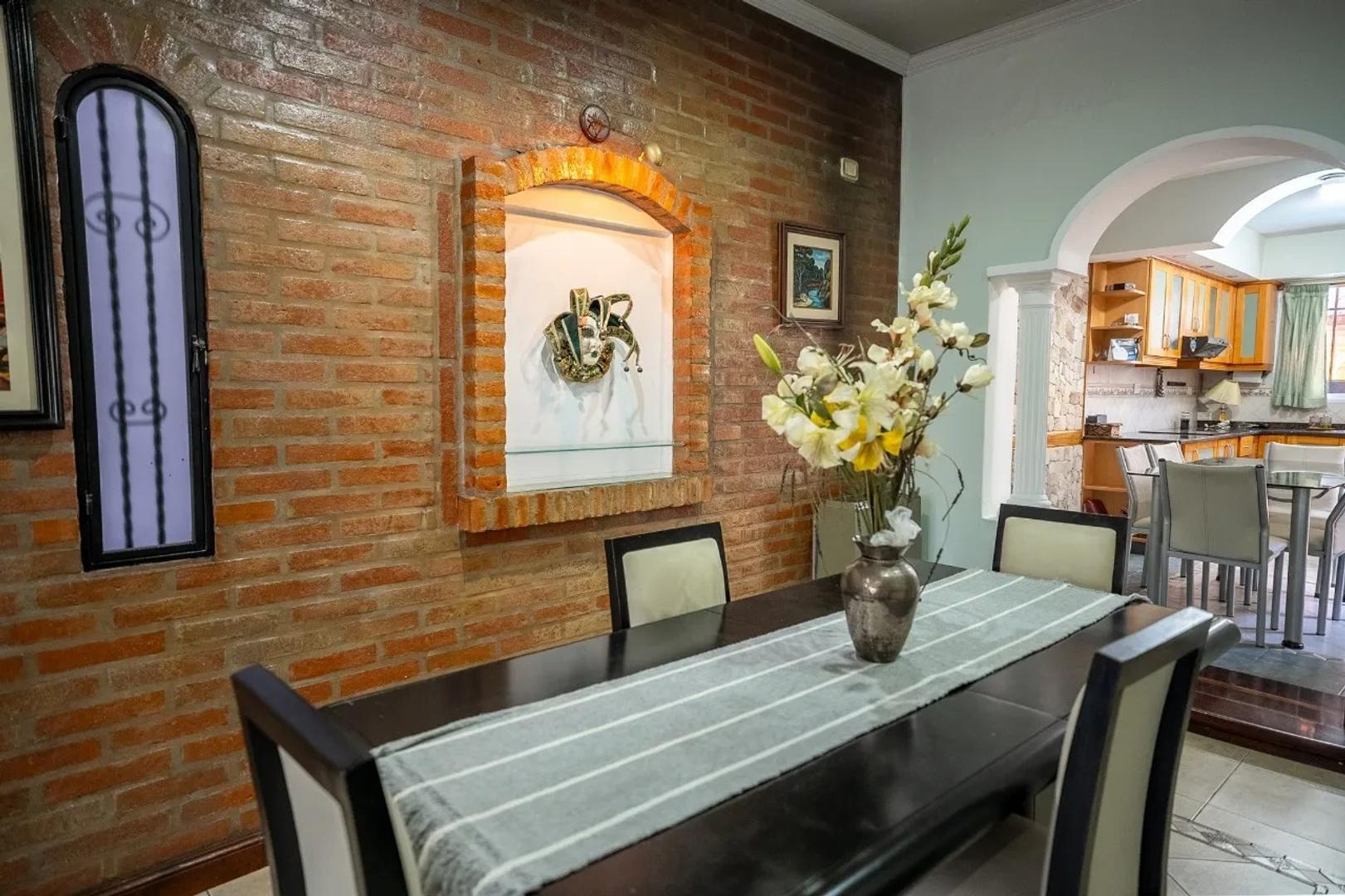 Casa 4 ambientes con 4 baños