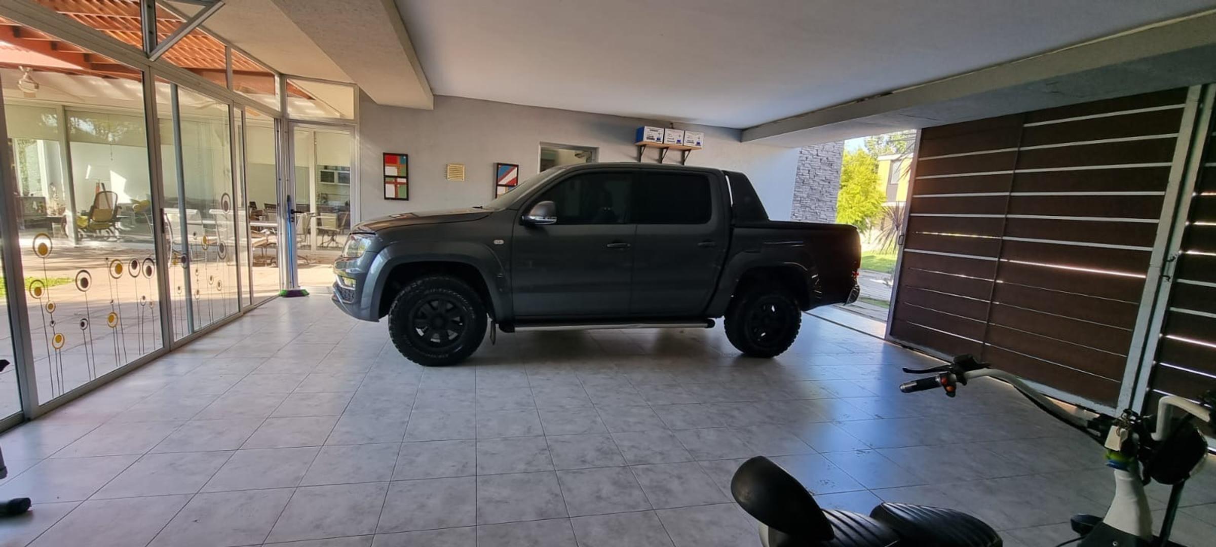 Casa en Venta con 7 cocheras