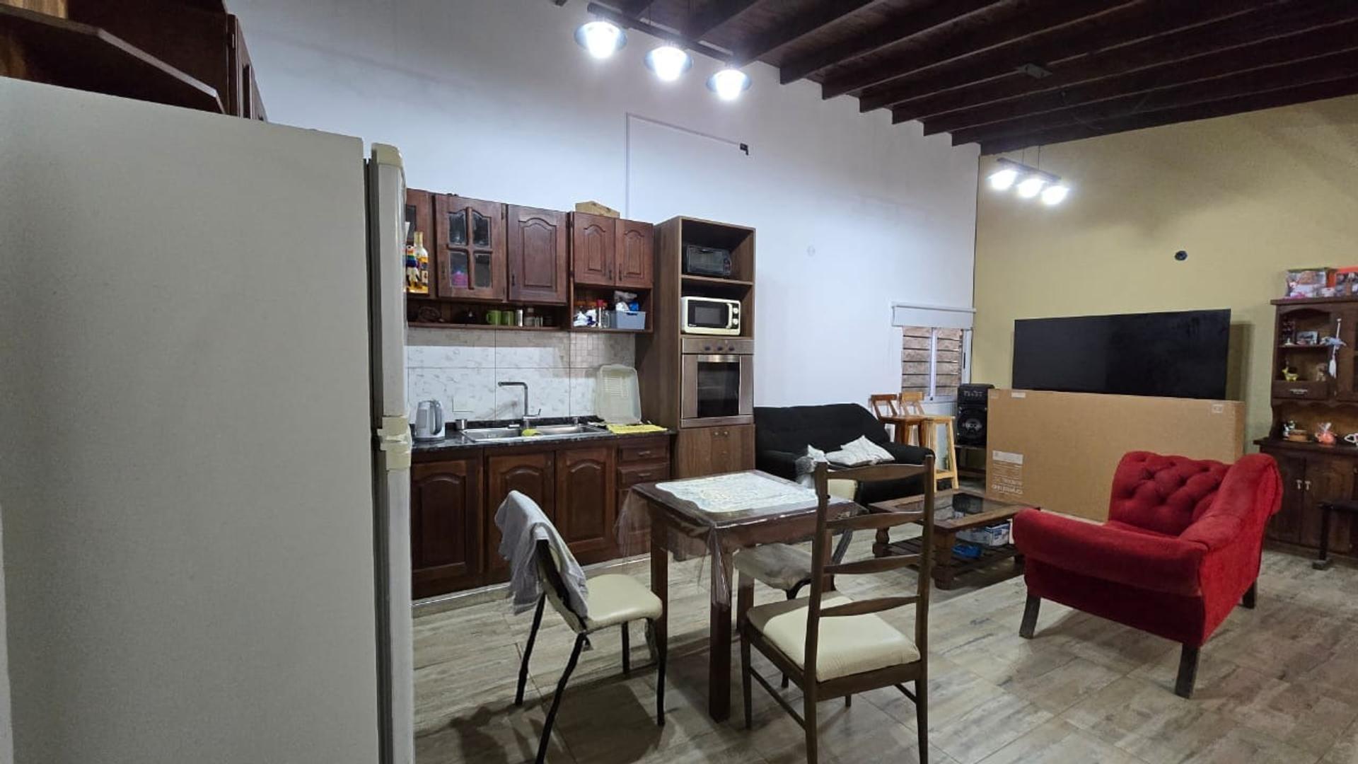 Casa 3 ambientes con 2 baños