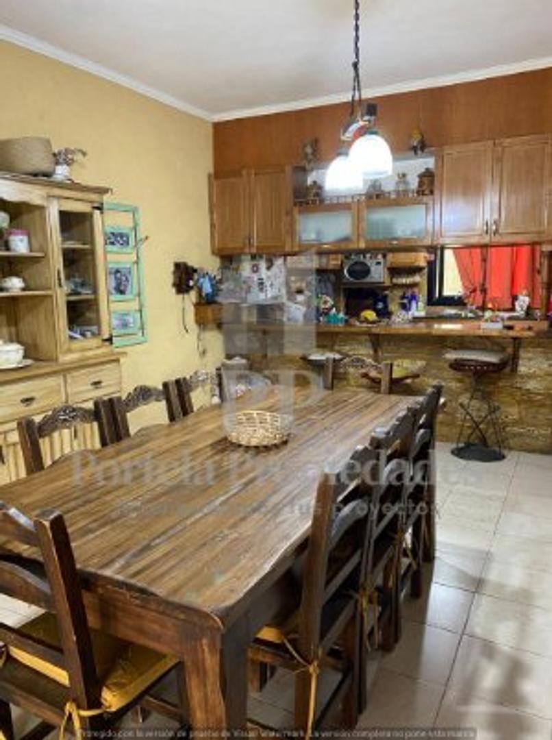 Casa 5 ambientes con 3 baños