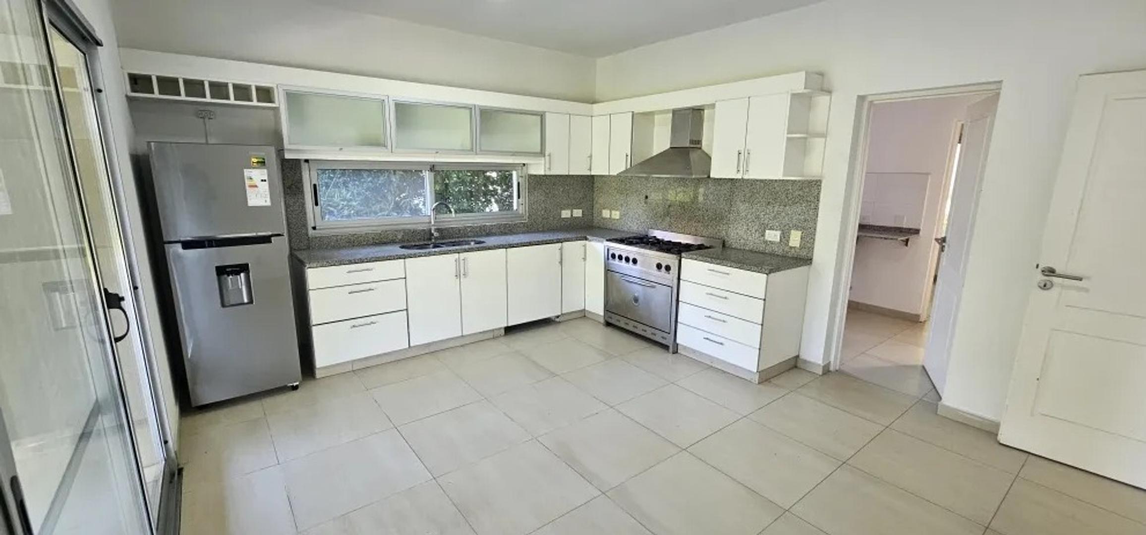 Avenida De Todos Los Santos 1700