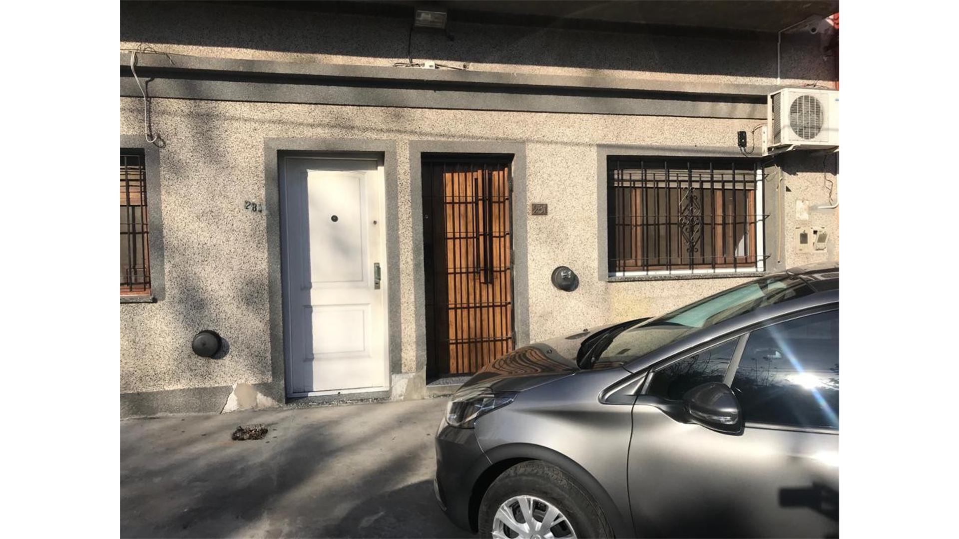 TIPO CASA AL FRENTE ENTRADA INDEPENDIENTE 2 DORMITORIOS y PA