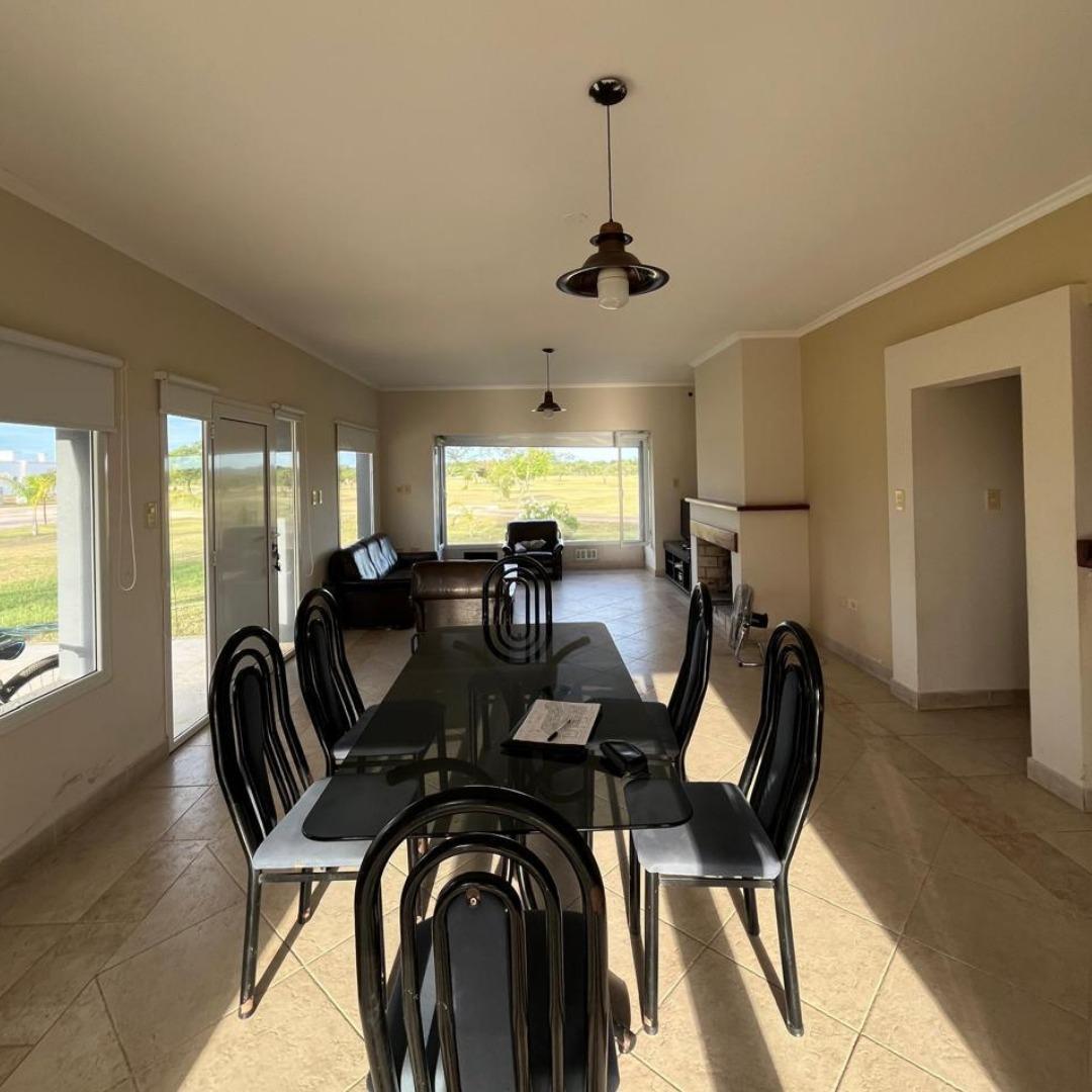 Casa 4 ambientes con 3 baños