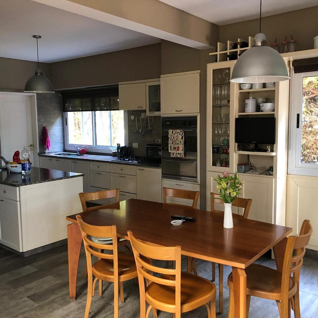 Casa en Venta con 7 cocheras