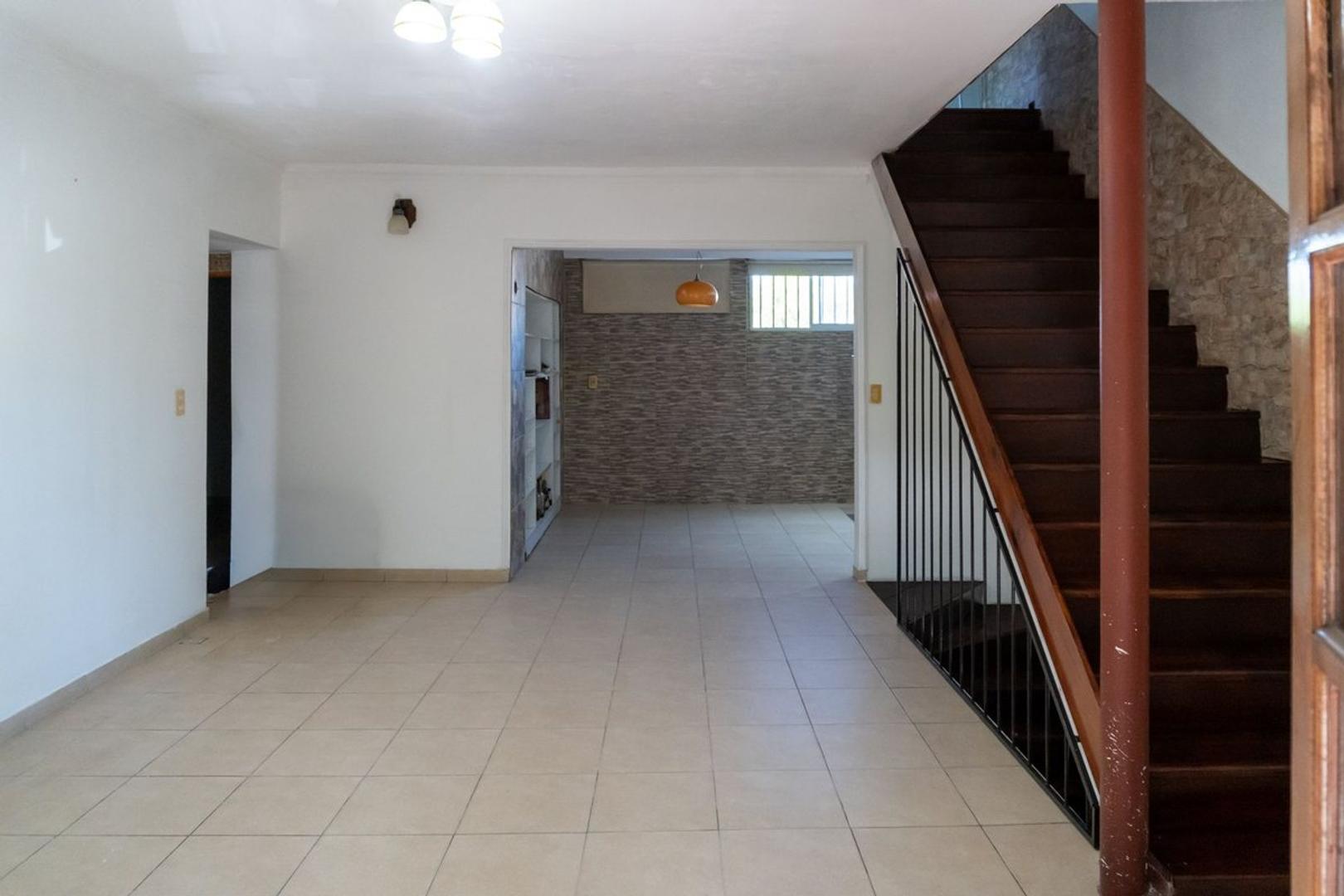 CASA EN VENTA 2 DORMITORIOS PLANTA ALTA