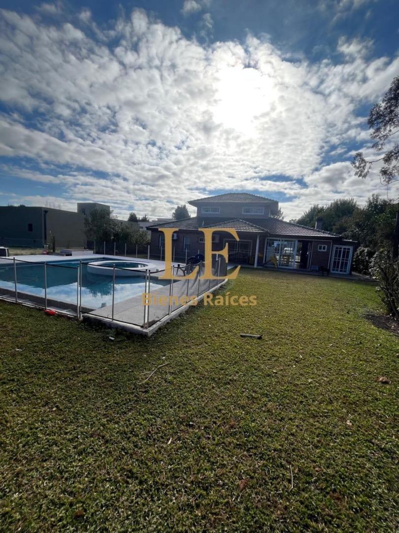 Casa en Venta con 5 cocheras