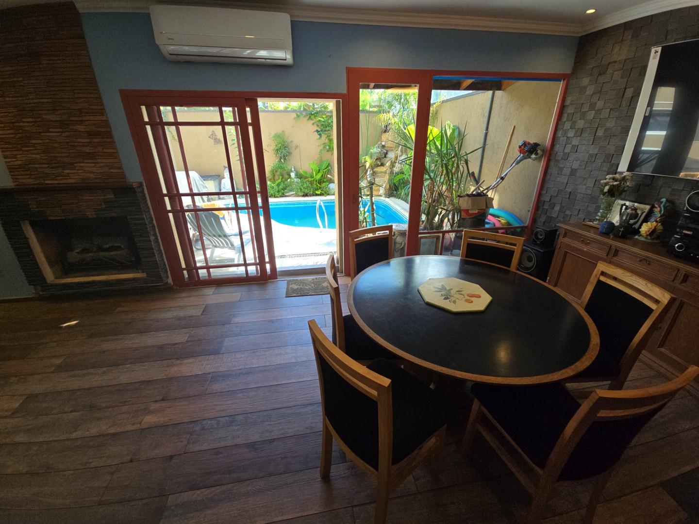 Casa refaccionada a nuevo en Martinez . Vias a Libertador