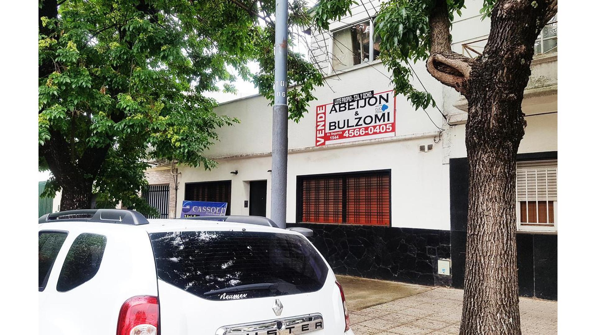 Casa 4 ambientes con 2 baños