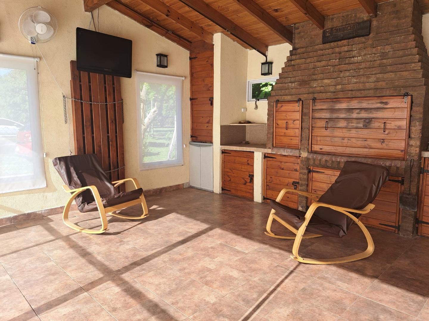 Casa 4 ambientes con 2 baños