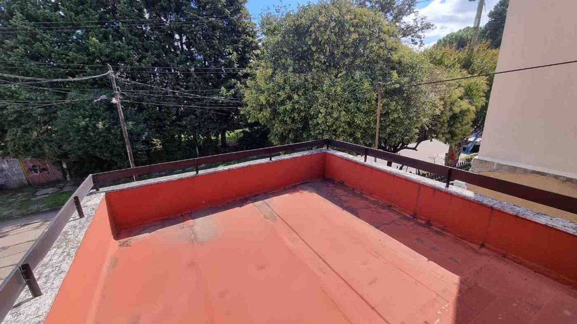 CASA EN VENTA MARTIN CORONADO GRAN JARDIN Y PILETA