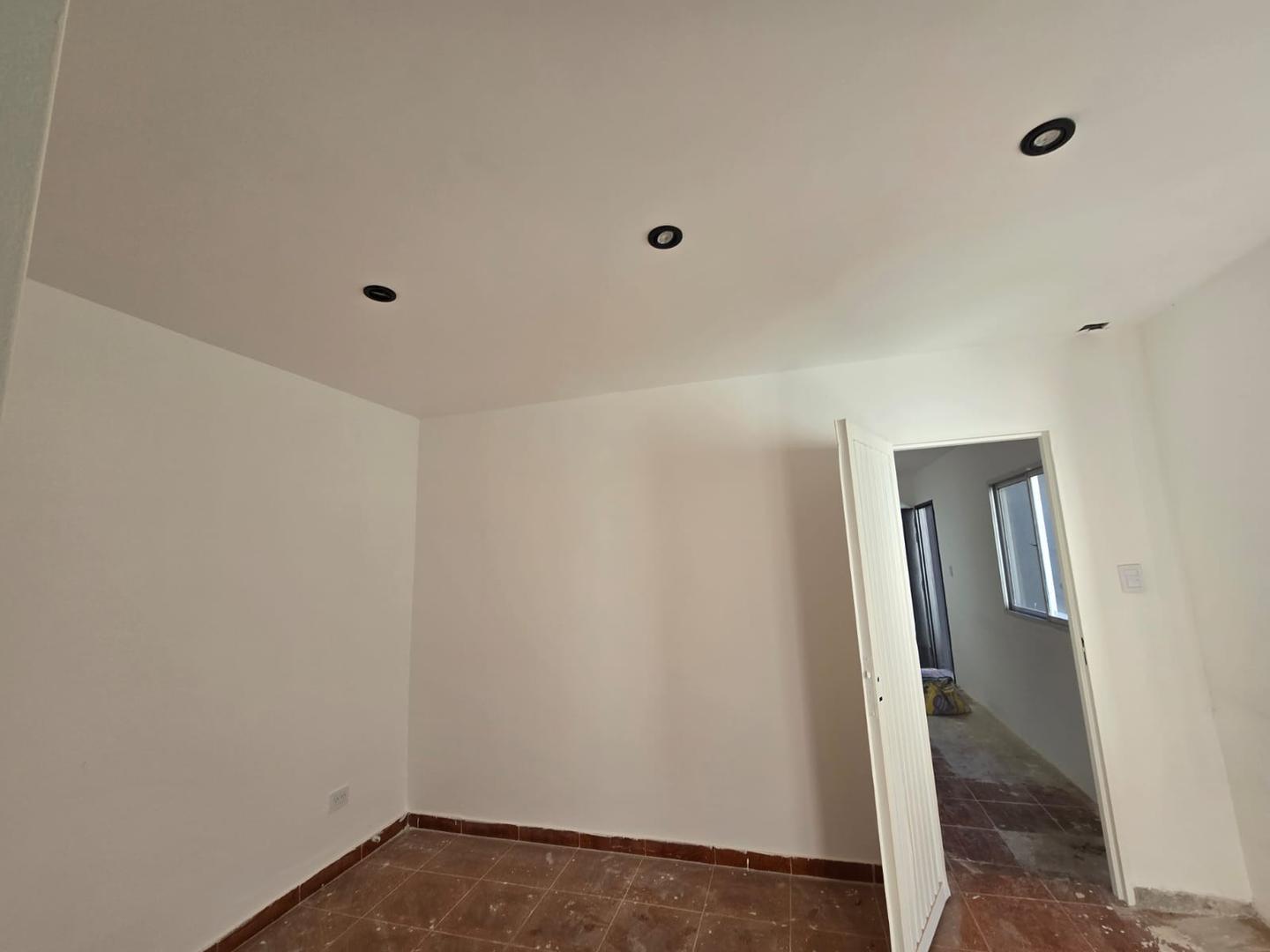 Llavallol 265 , Piso pb