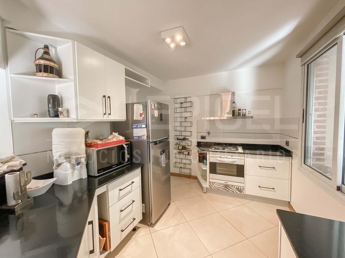 Departamento 4 ambientes con 2 baños