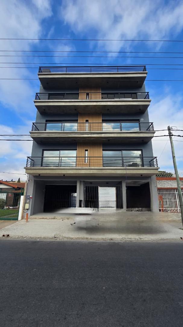 SEMIPISOS A ESTRENAR DE 3 AMBIENTES CON COCHERA