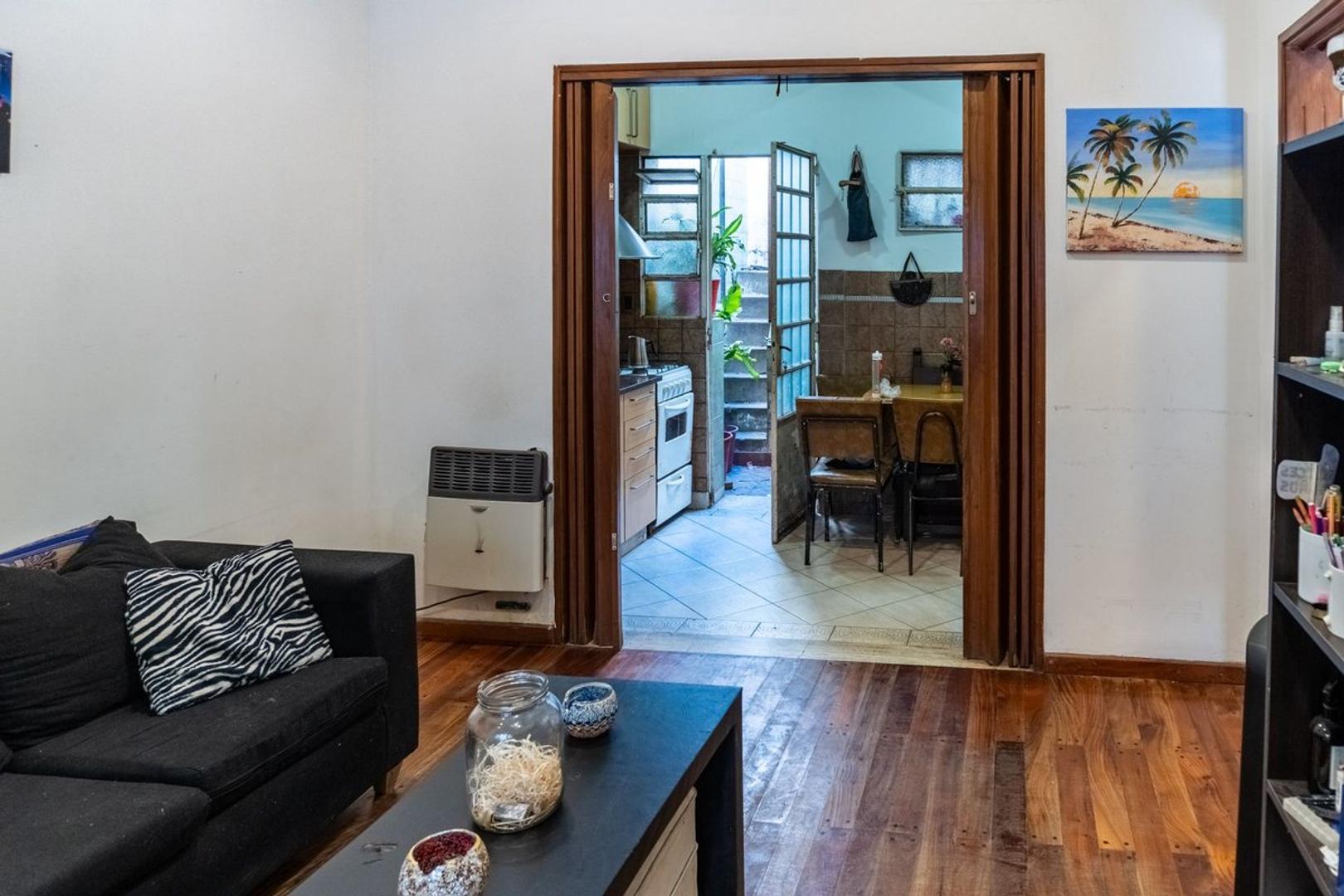 CASA EN VENTA 2 DORMITORIOS CON TERRAZA