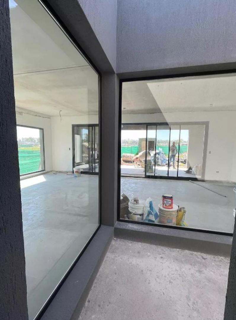 Casa 4 ambientes con 3 baños