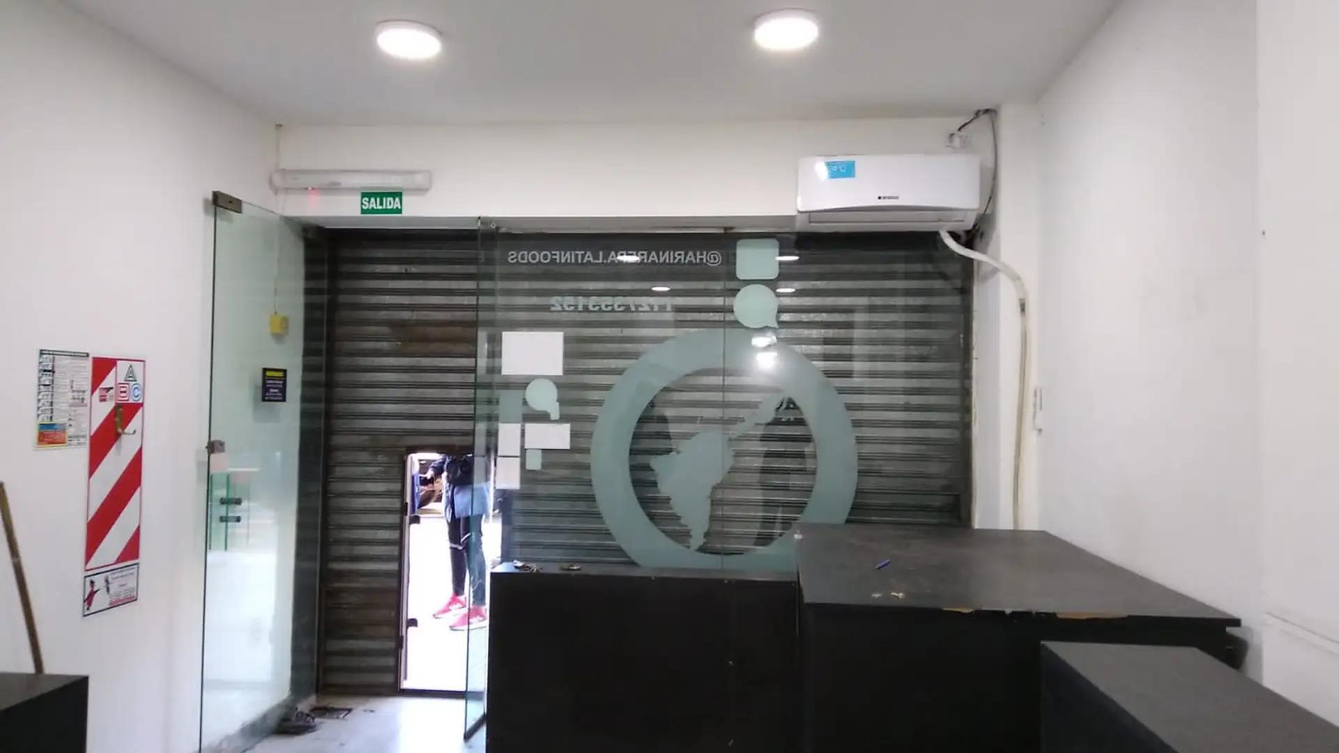 EN VENTA S.MARTIN LOCAL  IDEAL INVERSIONISTA C/ RENTA .- CON