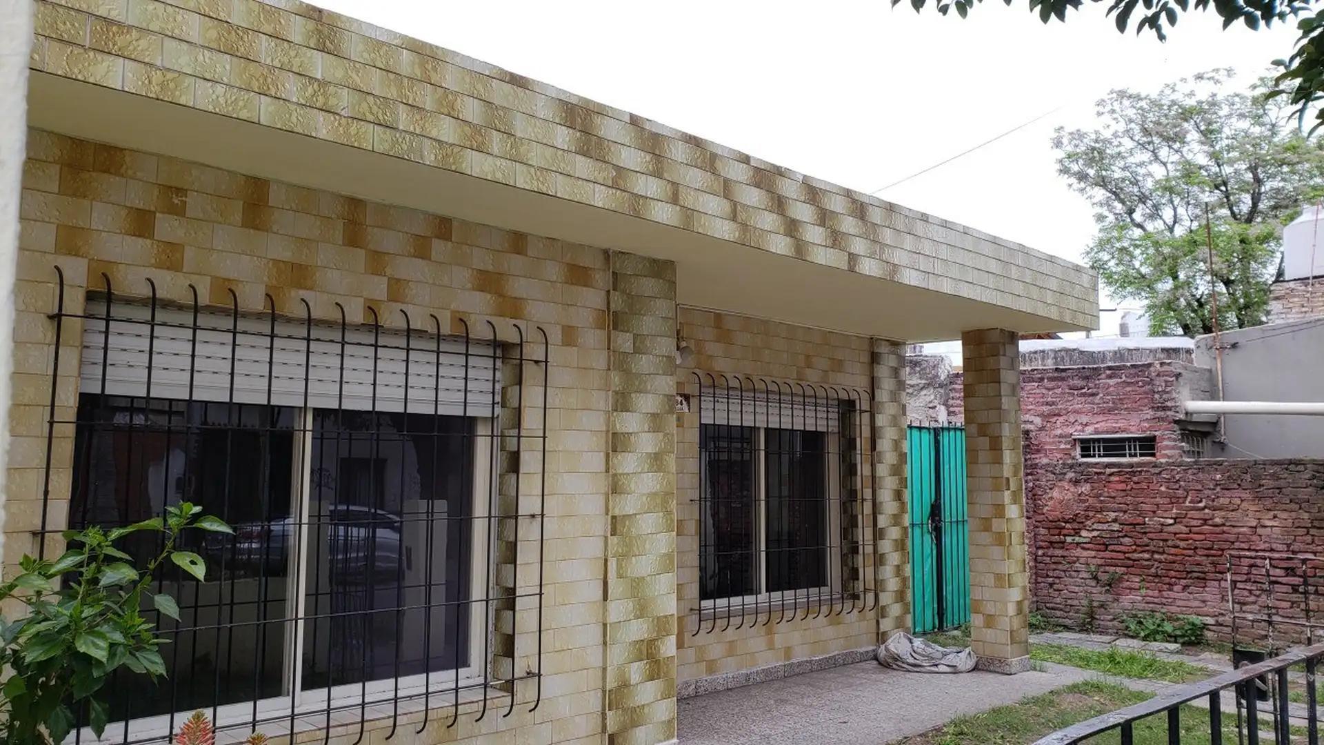 Casa 3 ambientes con cochera