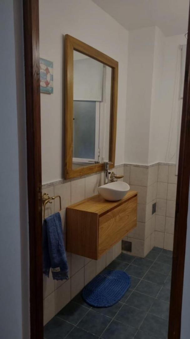 Casa en Alquiler con 3 cocheras