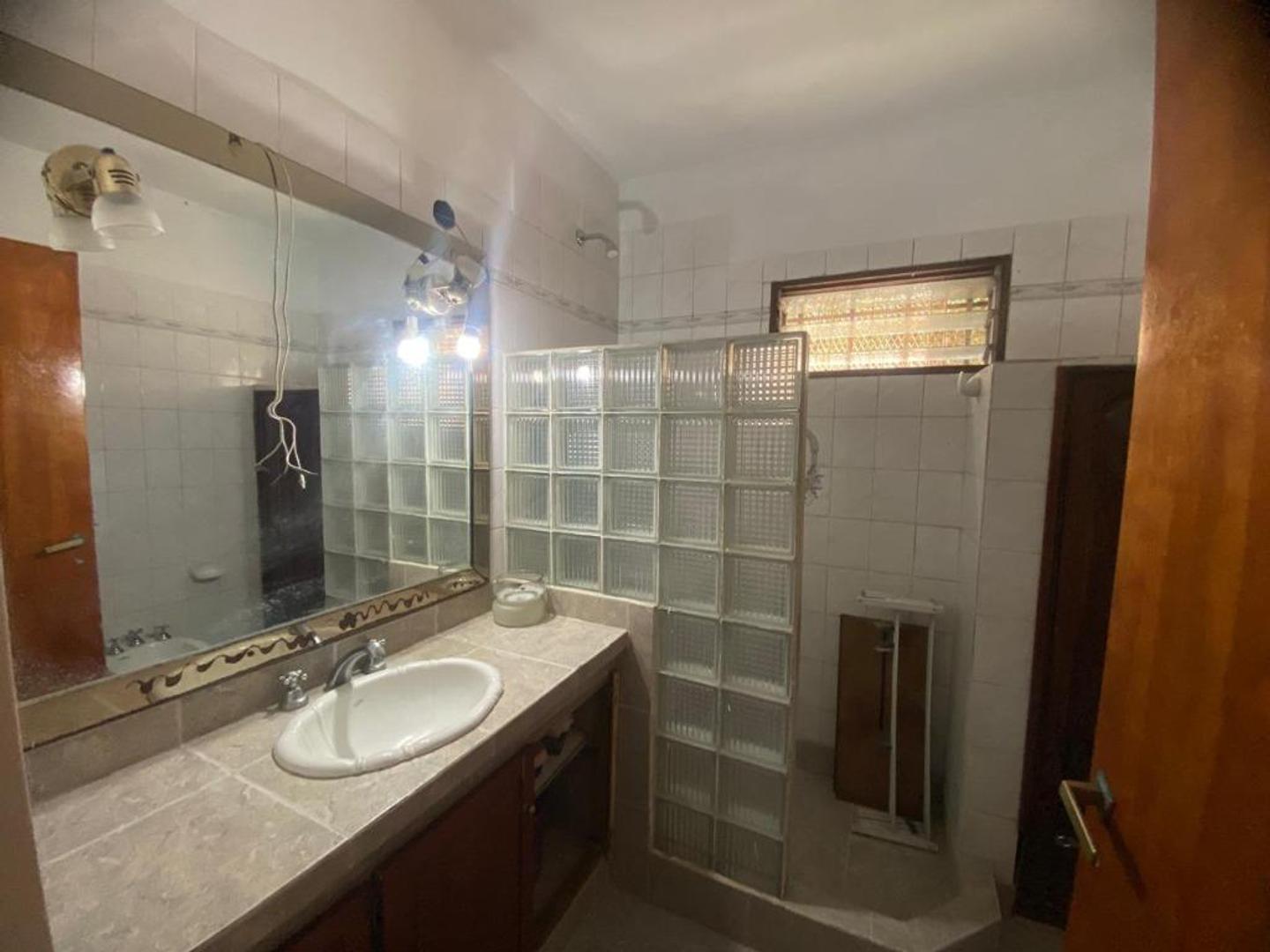 Casa 2 ambientes con 1 baño