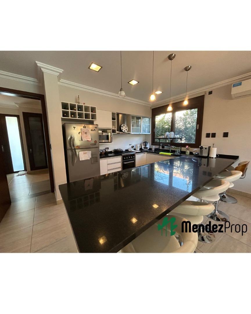 Casa en Venta con 6 cocheras