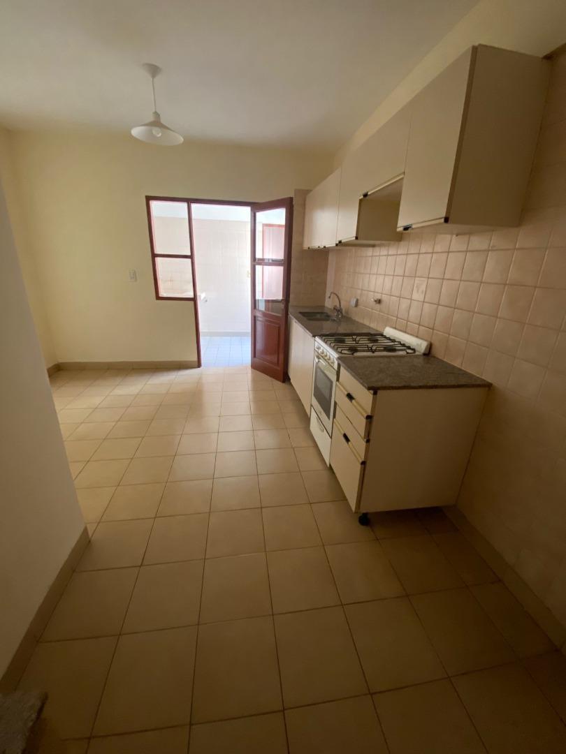 Venta de departamento de dos dormitorios con cochera