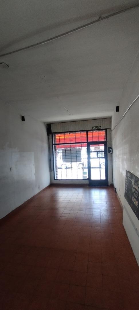 LOCAL FRENTE COLEGIO DA VINCI   MUY BUENA ZONA  