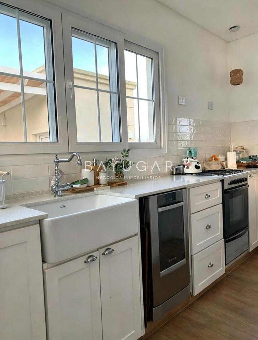 Casa 5 ambientes con 2 baños