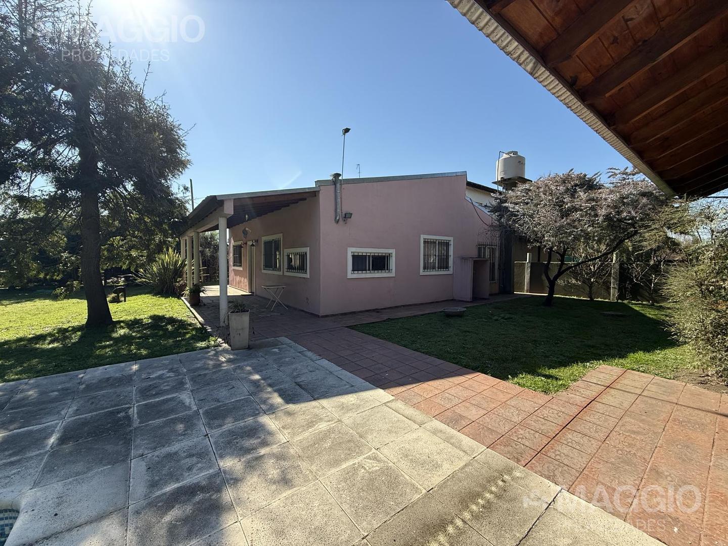 Casa 4 ambientes con 2 baños