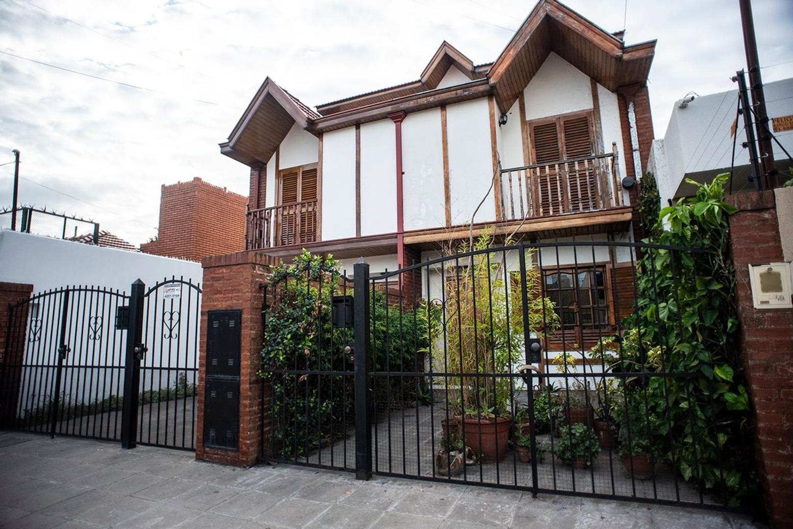 VENTA DUPLEX 4 AMB c PATIO Y COCHERA QUILMES CRED.