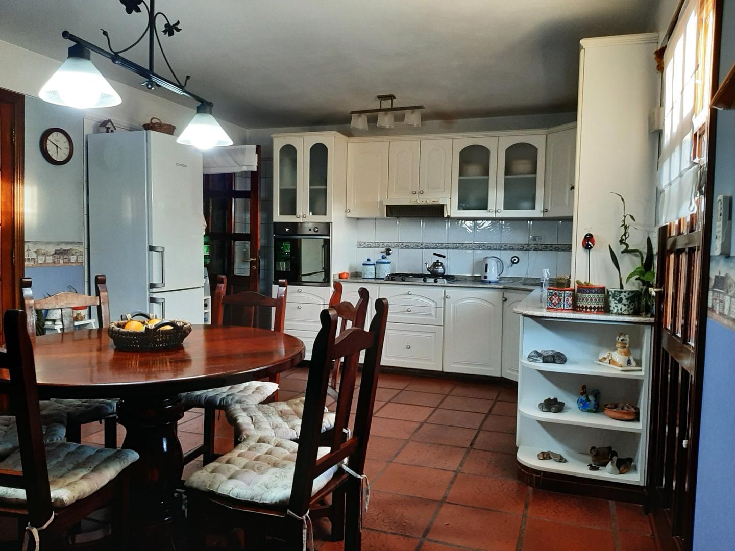 Casa 4 ambientes con 3 baños