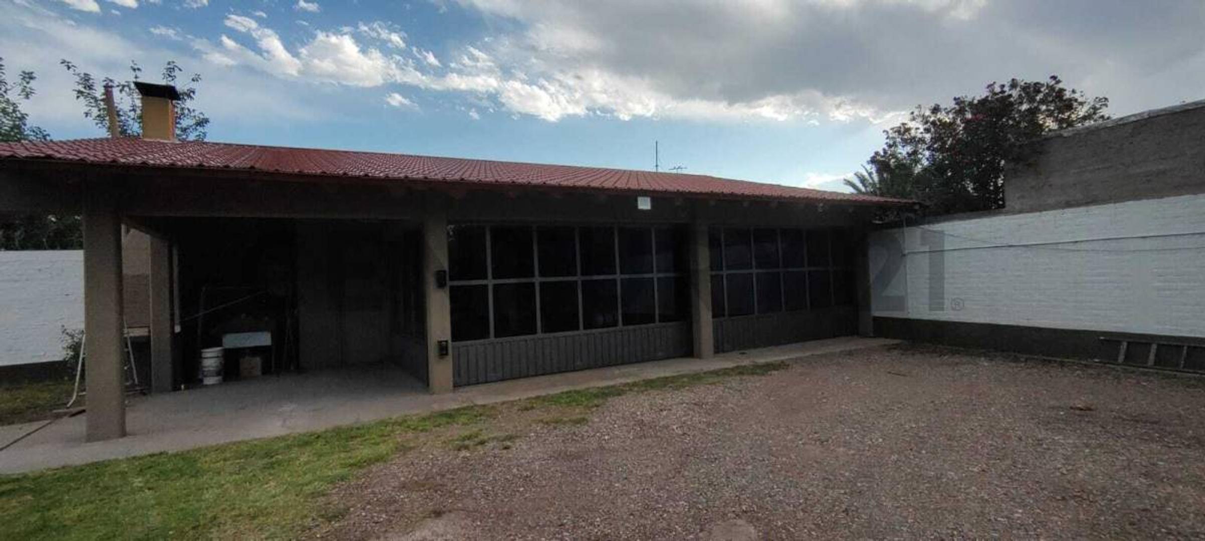 Casa en Venta con 2 cocheras