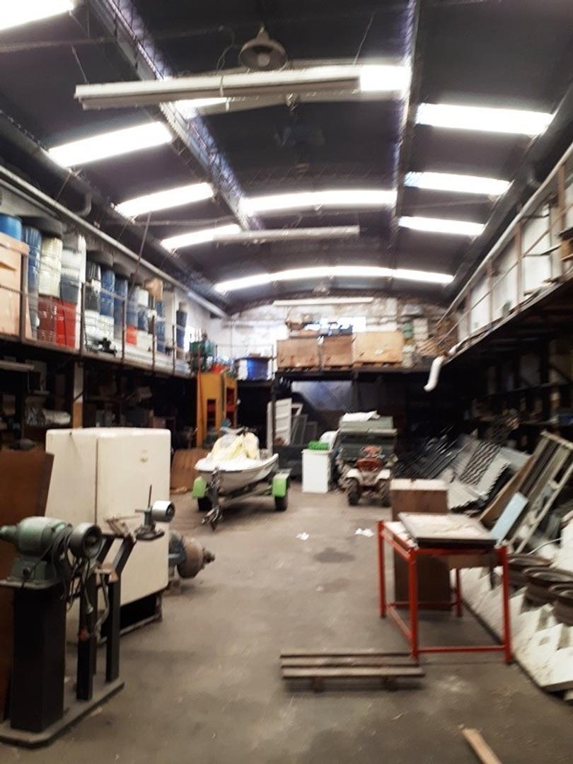 Apto Crédito Galpón Venta cubierto 256m2 en Villa Martelli