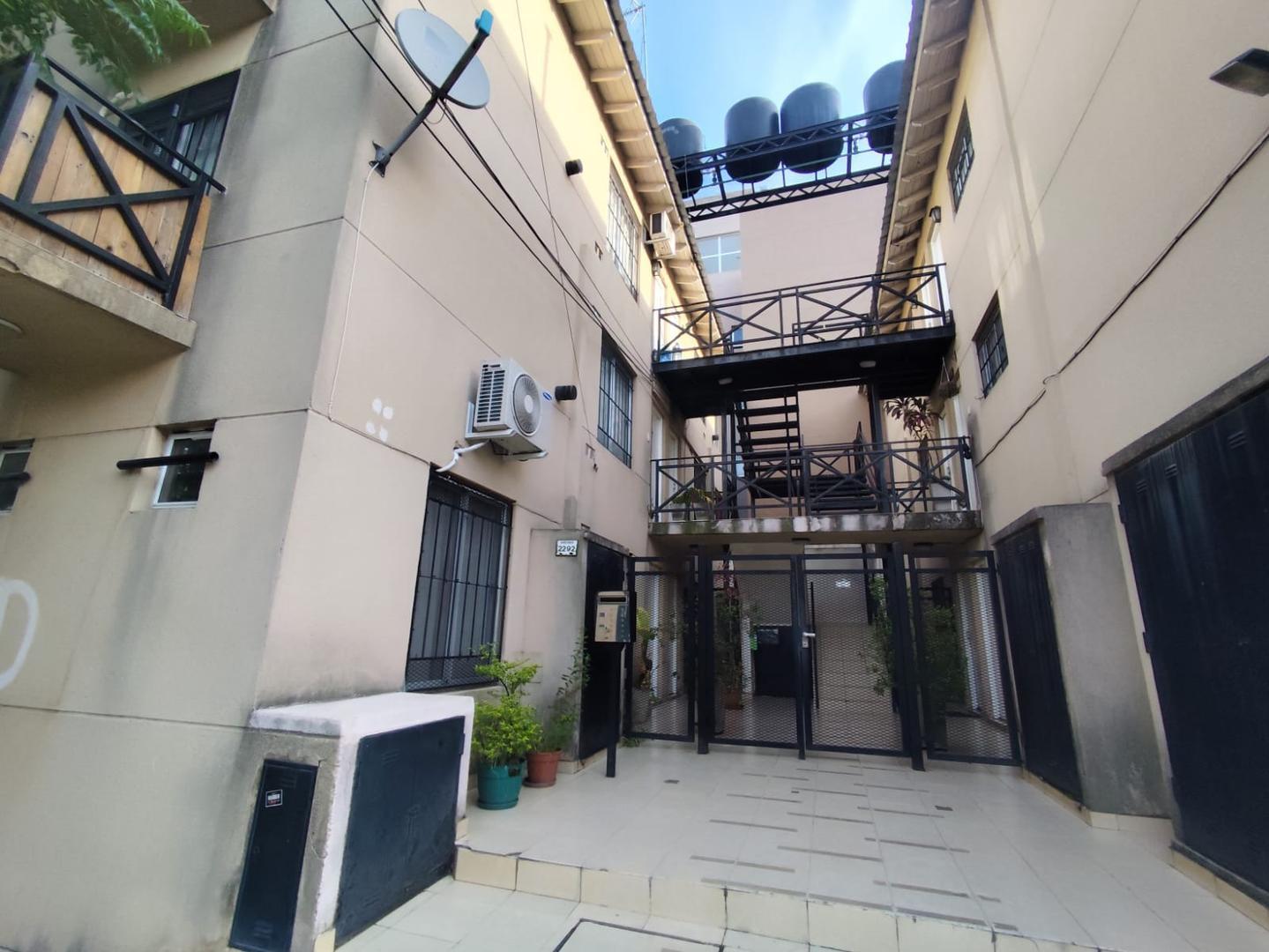 Venta departamento 2 ambientes cochera descubierta