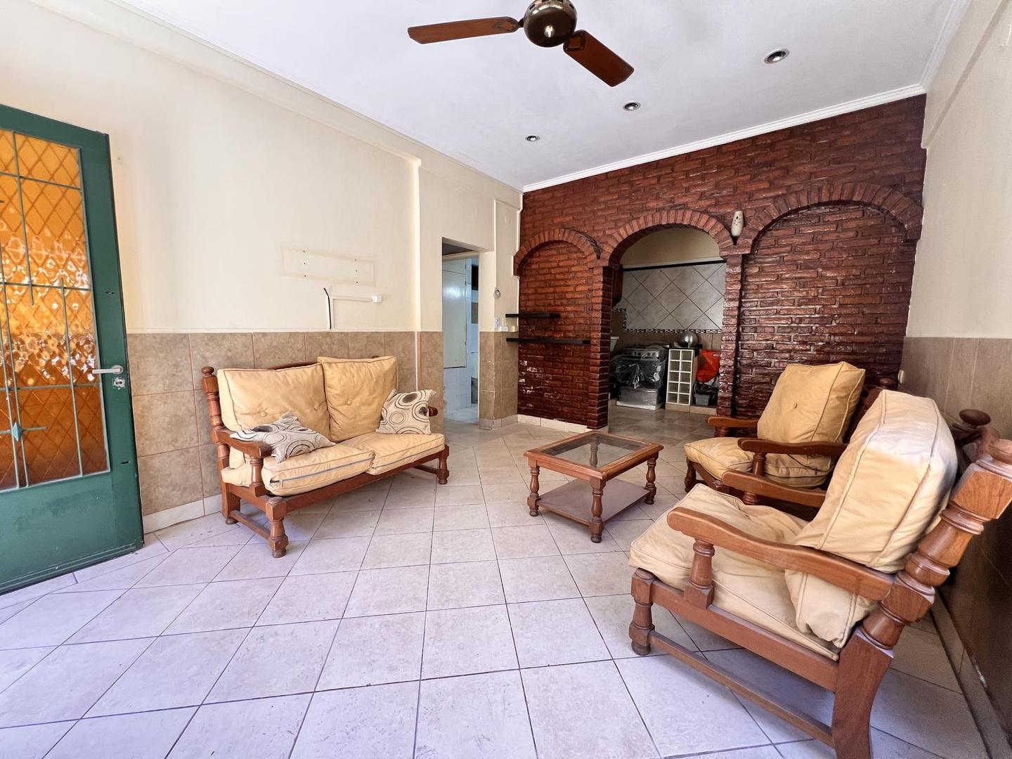 VENTA CASA MULTIFAMILIAR 5 AMBIENTES EN OLIVOS, VICENTE LOPEZ. APTO CREDITO