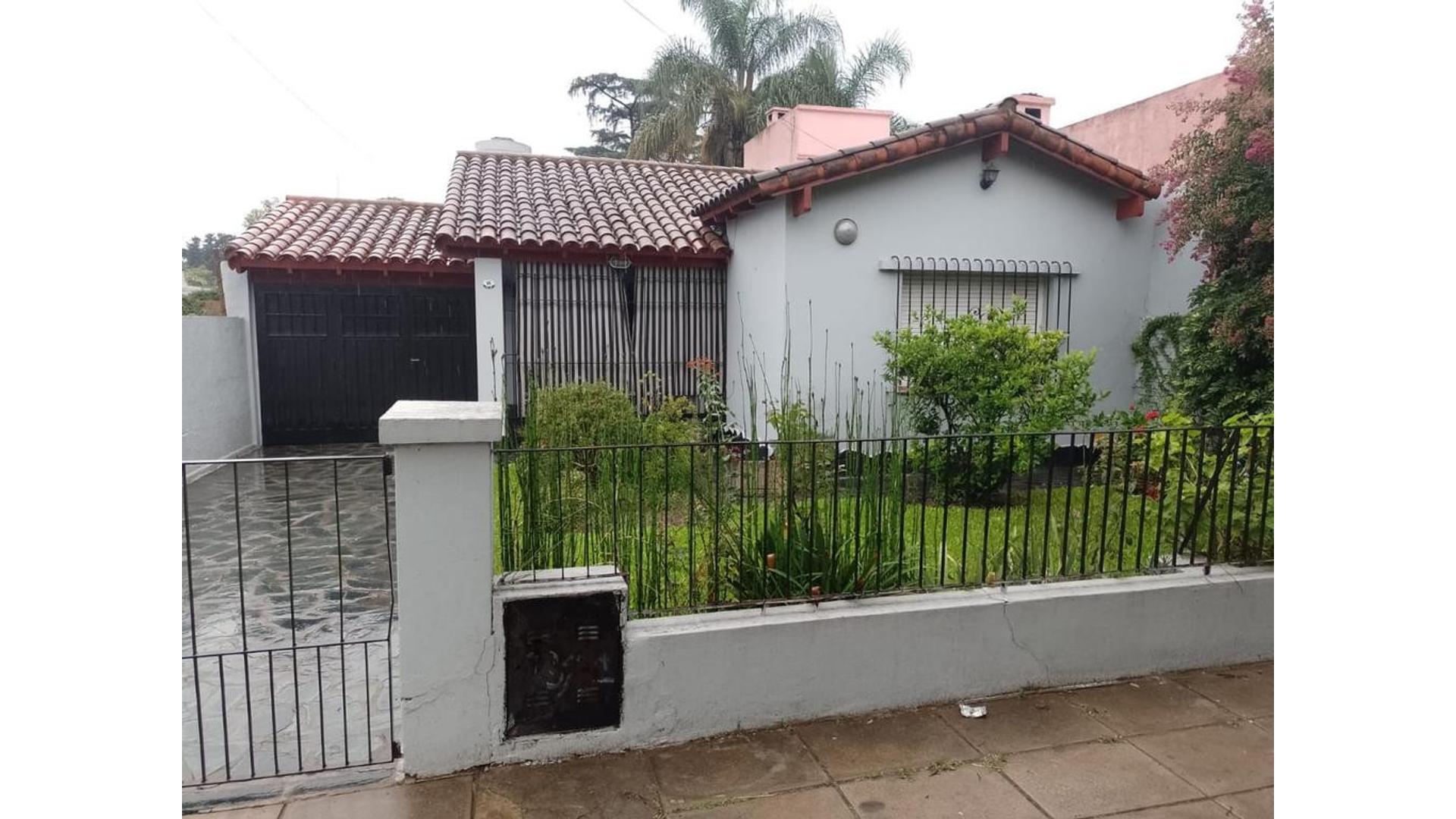 Chalet 3 Amb Con Patio Y Entrada De Auto - La Reja