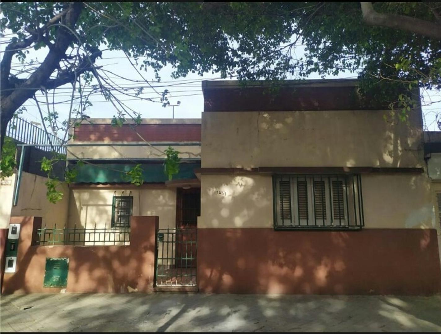 CASA DE DOS DORMITORIOS A LA VENTA