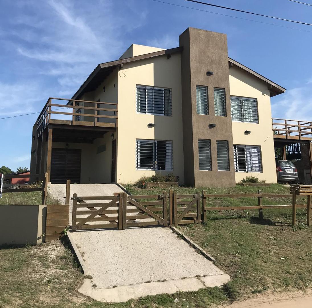 HERMOSO DÚPLEX 3 AMBS C/COCHERAS Y JARDÍN A 2 CDRAS DE PLAYA