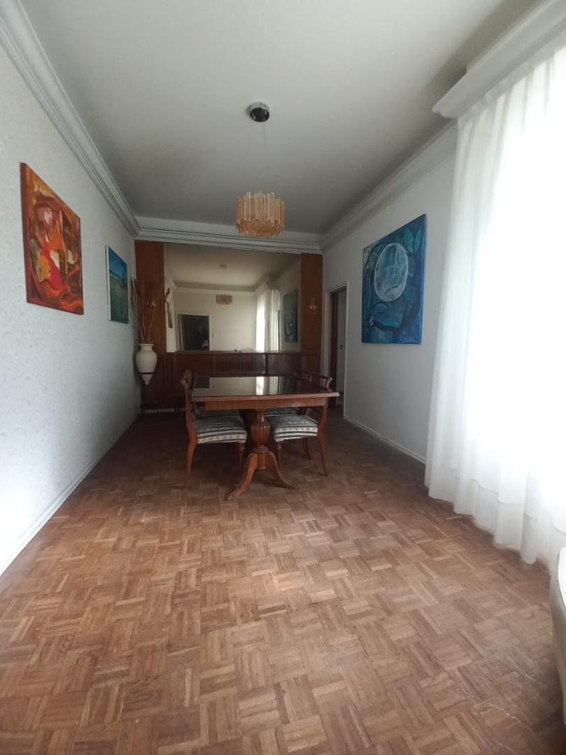 Nicasio Oroño 600, Piso 1