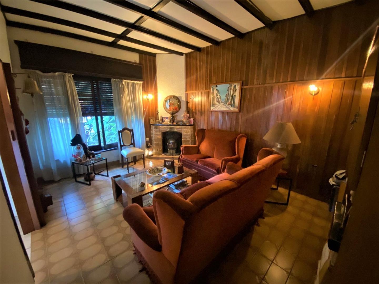 Casa en Venta con 2 cocheras