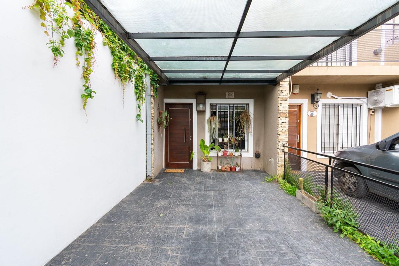 ALQUILER PH TRIPLEX 3 AMBIENTES ITUZAINGO COCHERA