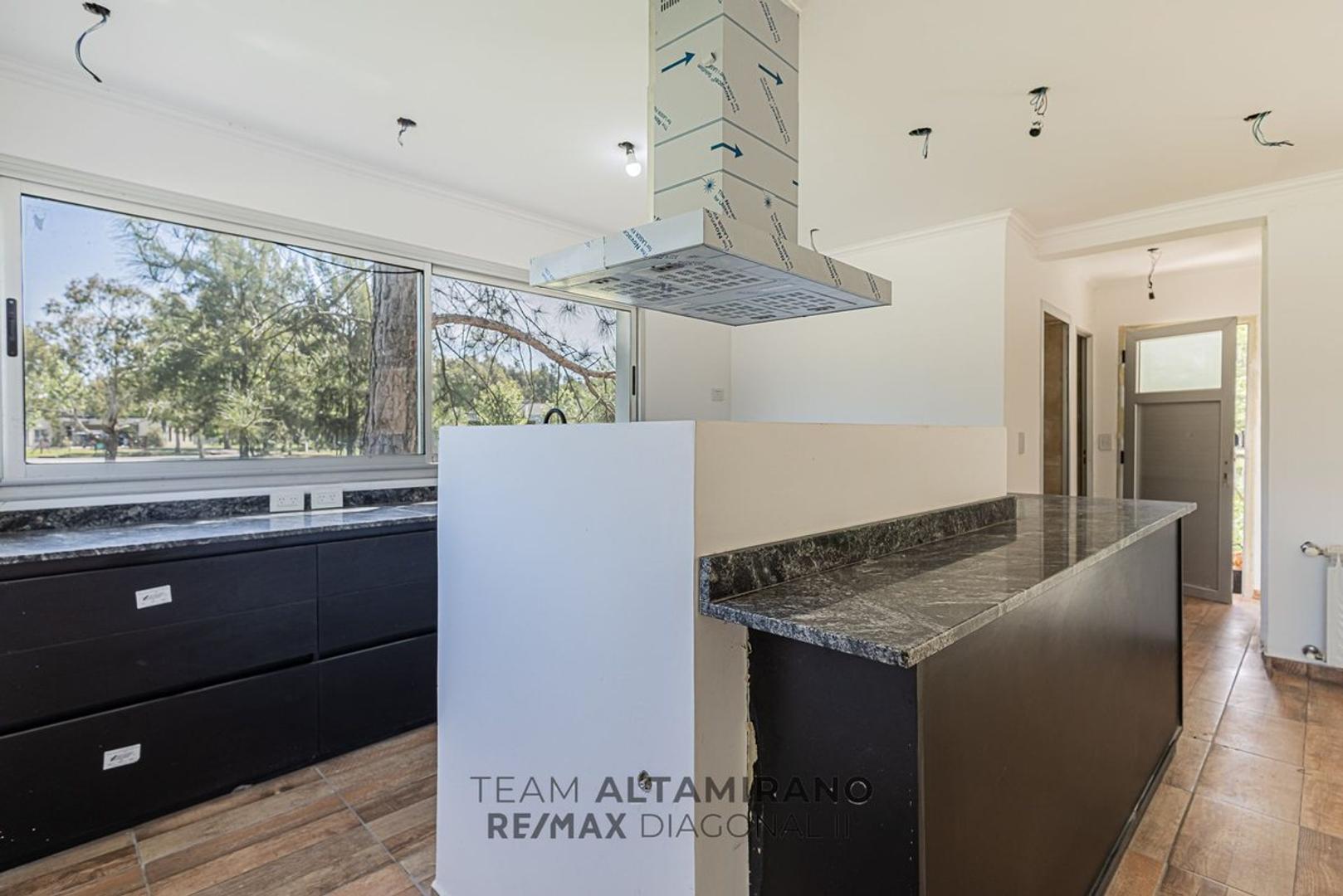 CASA EN VENTA EN MIRALAGOS