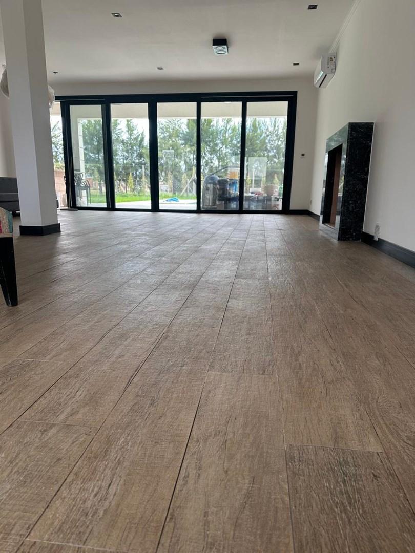 Casa en Alquiler con 1 cochera