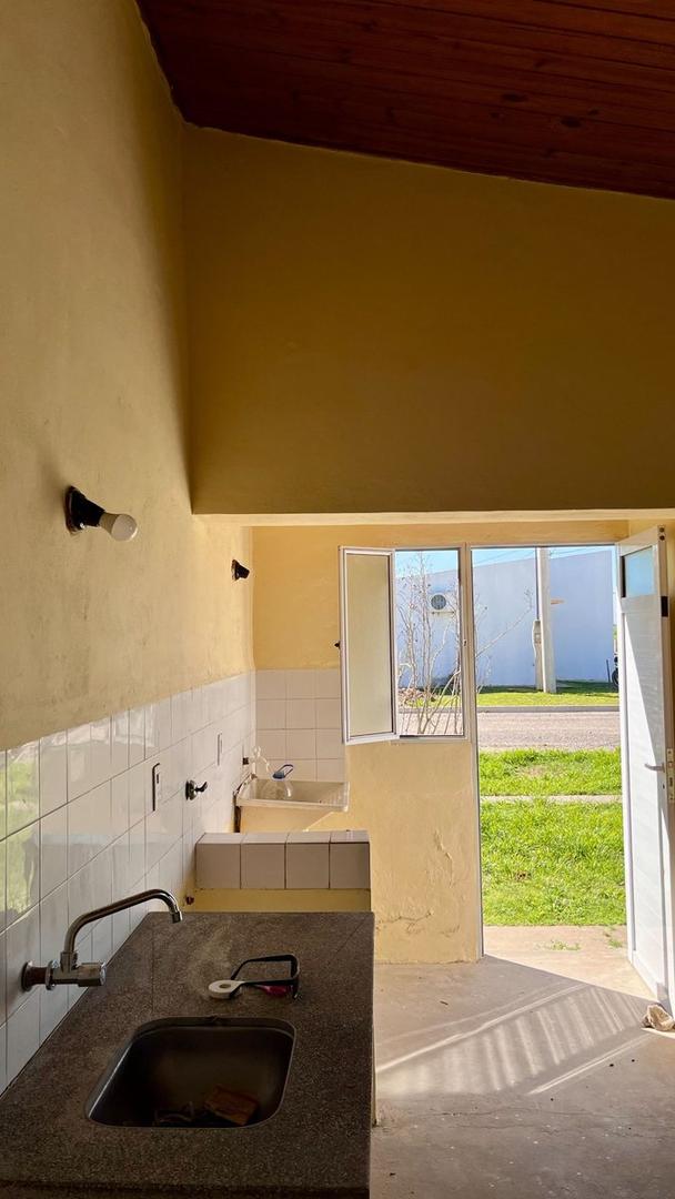 Casa 2 ambientes con 1 baño