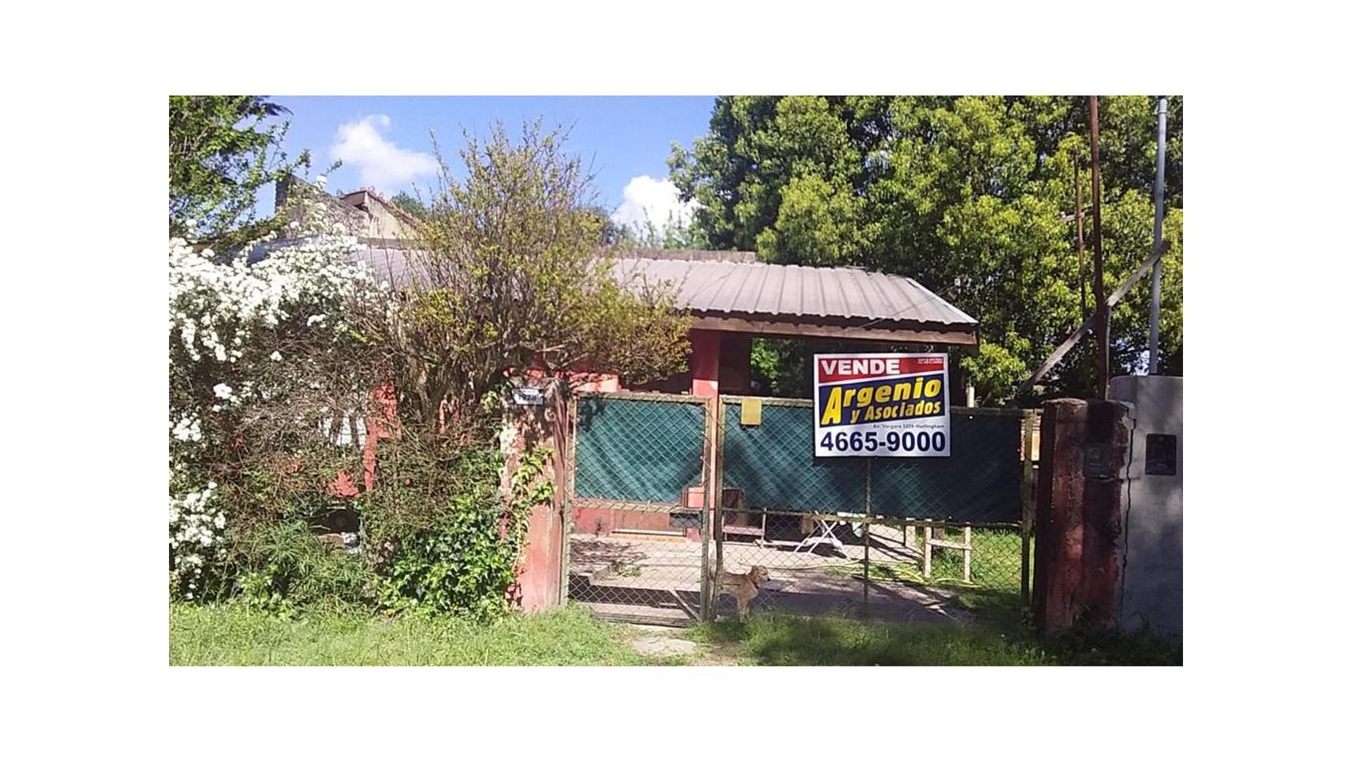 2 Casas de 3 amb c/u sobre Lote 10x20mts . 2 c R26. Fcia Dño