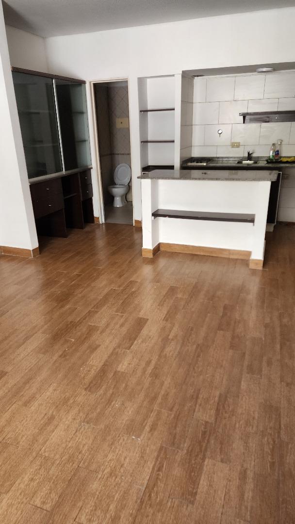 Monoambiente muy luminoso con placard Apto Profesional