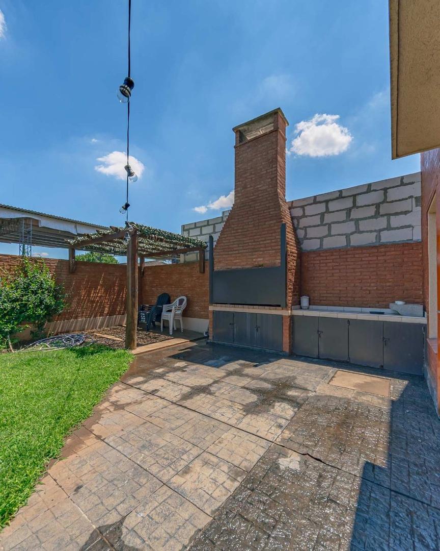 Casa en Crispiniano Fernandez 305.