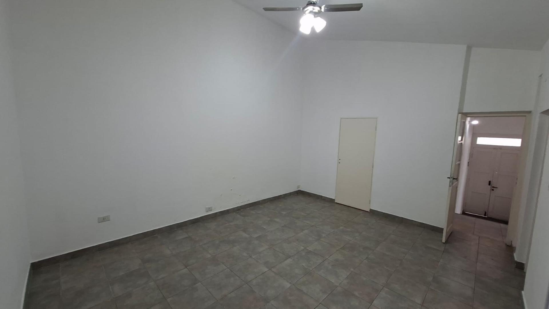 Oficina 3 ambientes con 1 baño